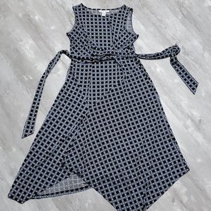 Sleveless maternity dress by Motherhood Maternity